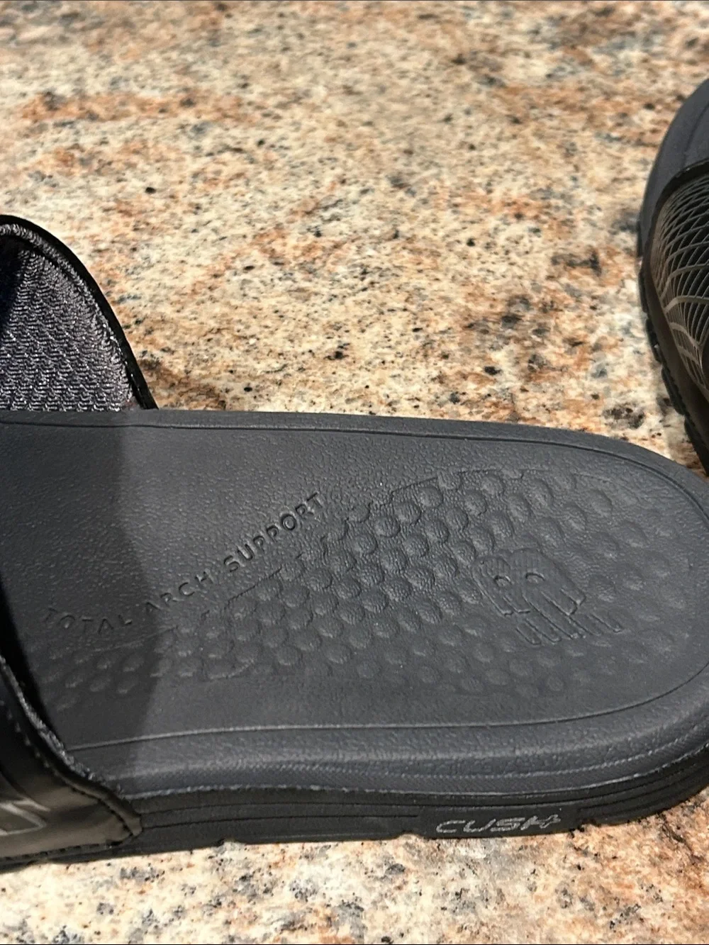 MENS New Balance Cush Slides 12 Arch Support & adjustable